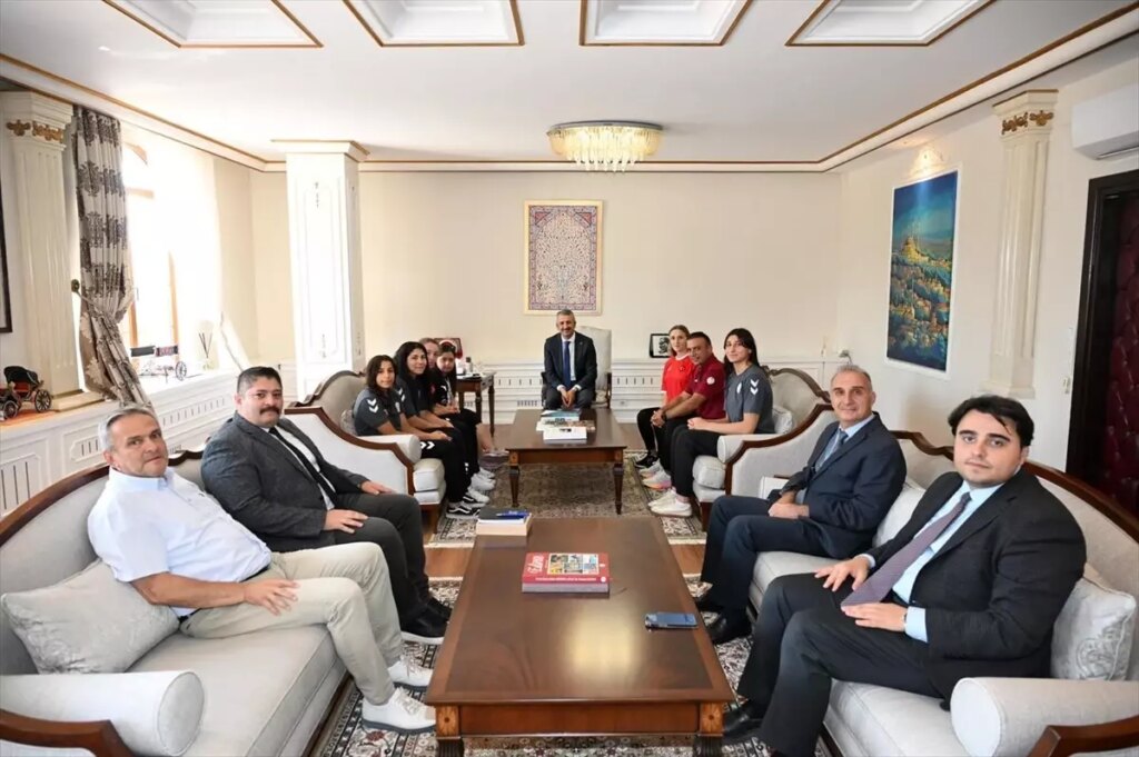 edirne valisi milli sporculari kabul etti CzavL4Ir