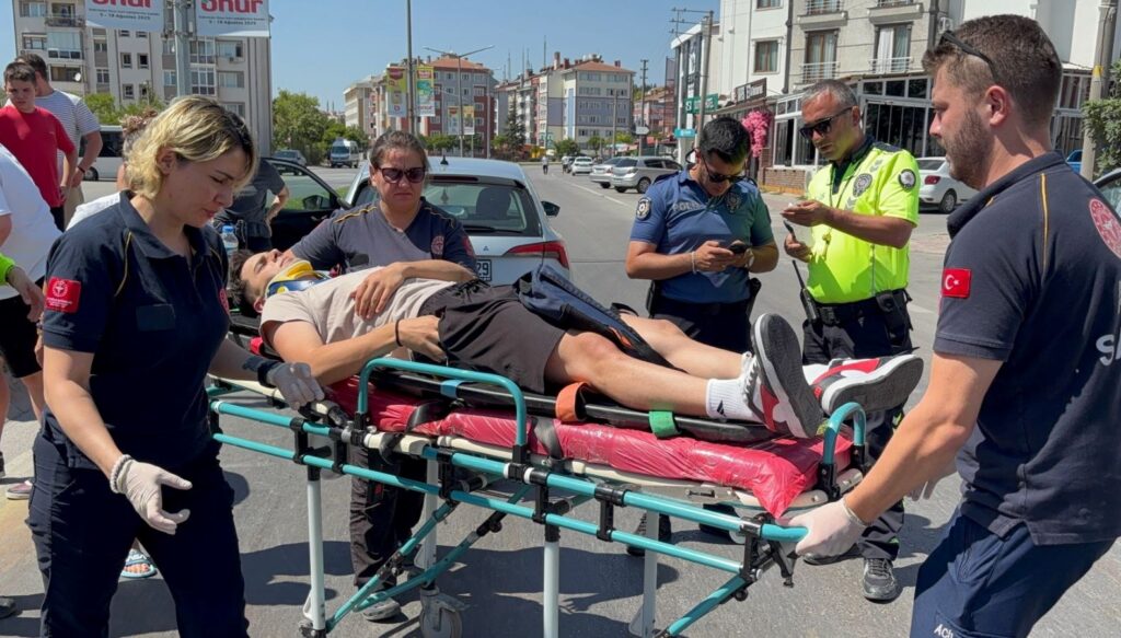 edirnede motosiklet yayaya yol veren otomobile carpti 1 yarali yT7q3Xla