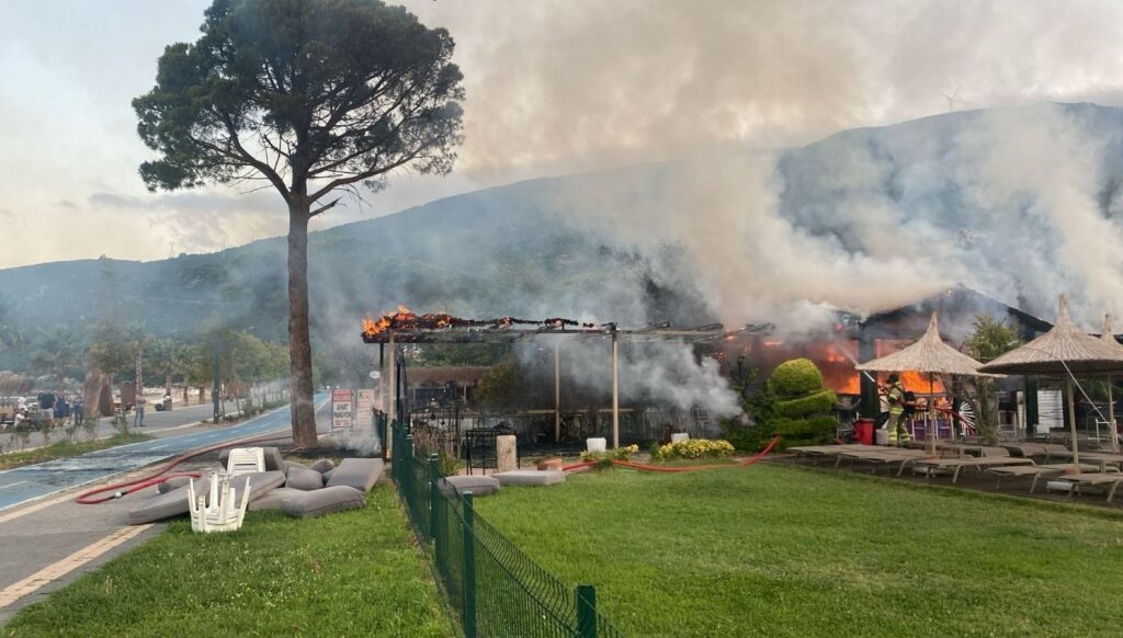 erdekte otelde yangin panigi M2pjVbYD