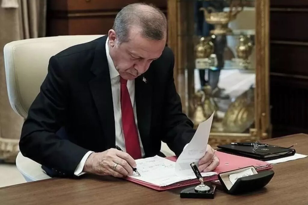 erdogan imzaladi tskda 185 ust rutbelinin yeri degisti GsVKxXGM