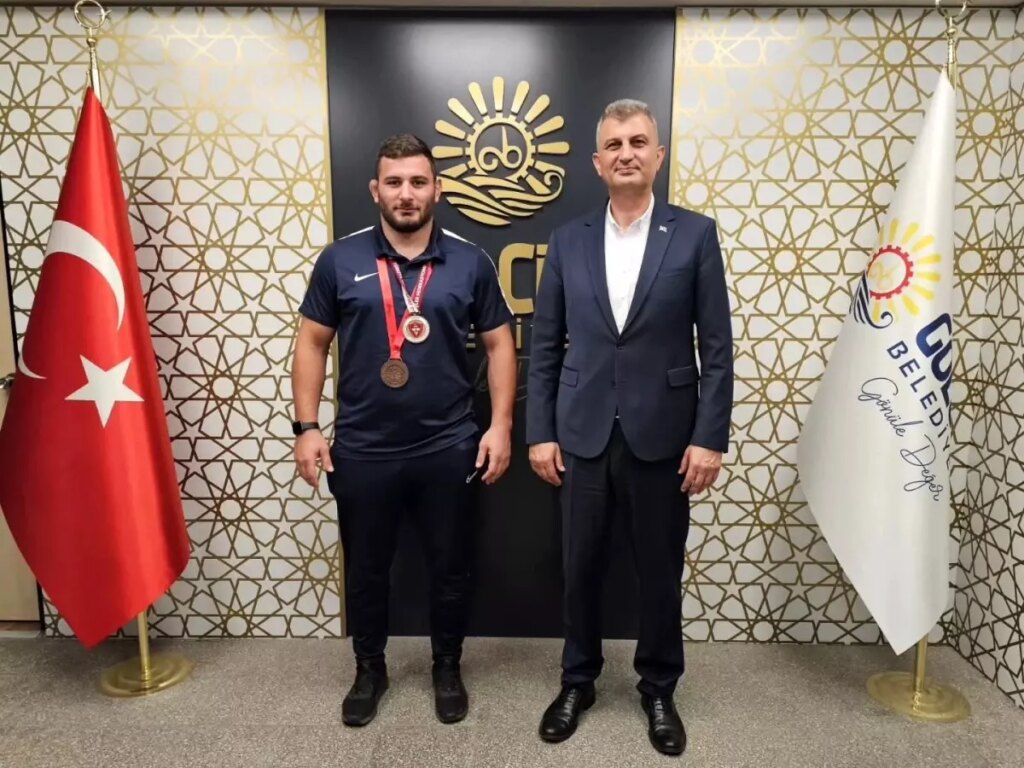 golcuk belediyesporun pehlivani abdulrefik oner baspehlivan oldu NdwItJUv