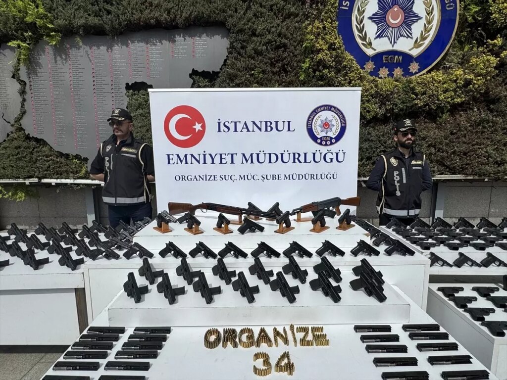 istanbulda suc orgutlerine operasyon 11 tutuklama vwHUZqIl