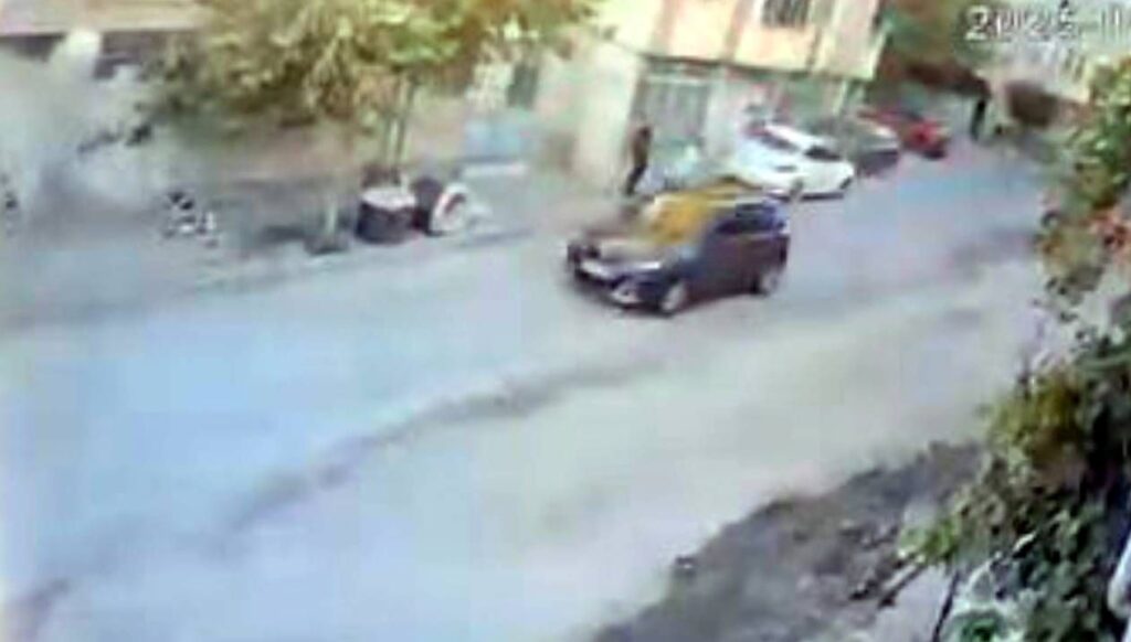 kamyona yol verdi duran otomobile carpti istanbulda ilginc kaza q8Z4BqlU