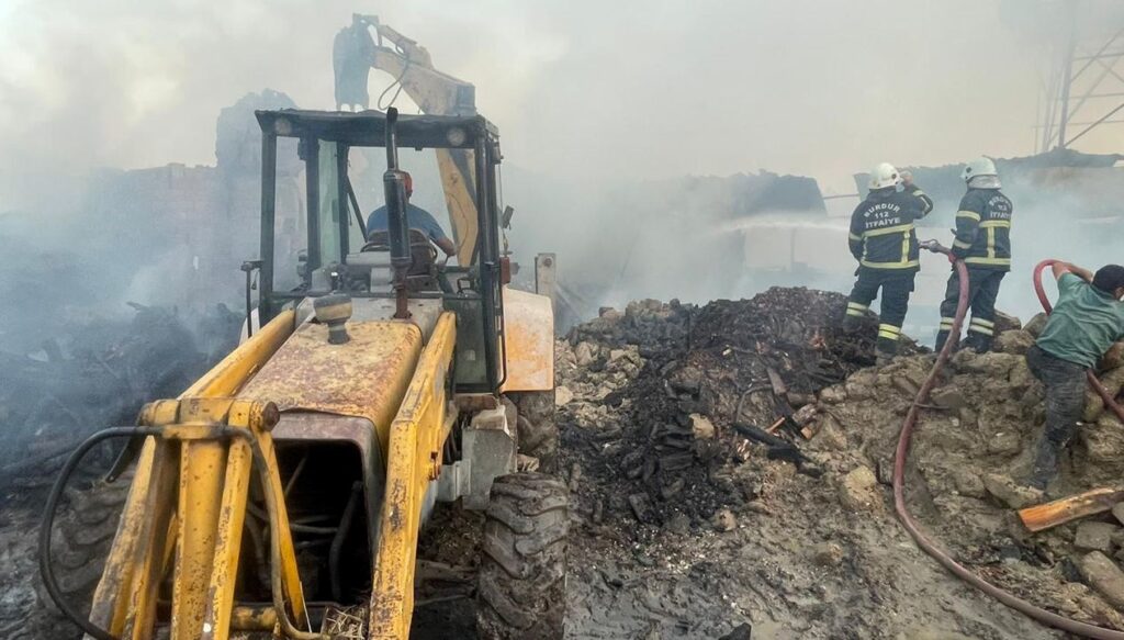 kaynaktan sicrayan kivilcim kul etti HnJP6K9I