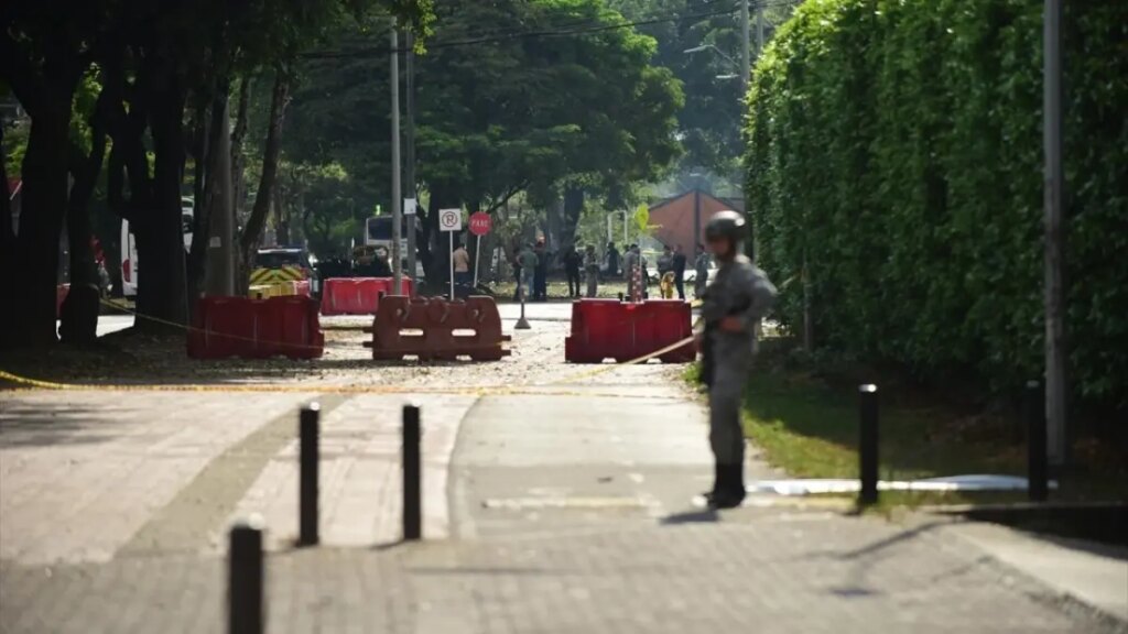 kolombiyada bombali saldiri 5 olu 36 yarali FIWF4CnG