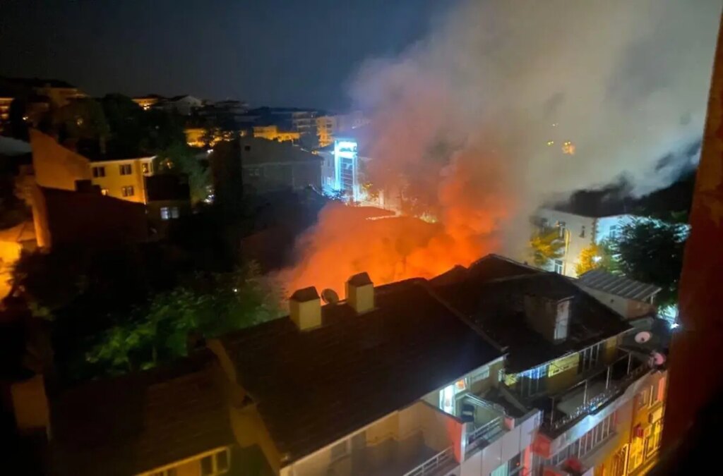 kutahyada kuaforde yangin cikti agsvICNg