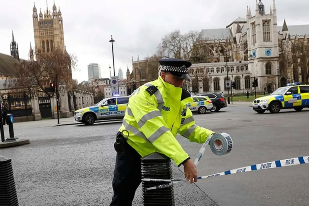londrada bicakli saldiri 2 olu 1 yarali lMpAytWn