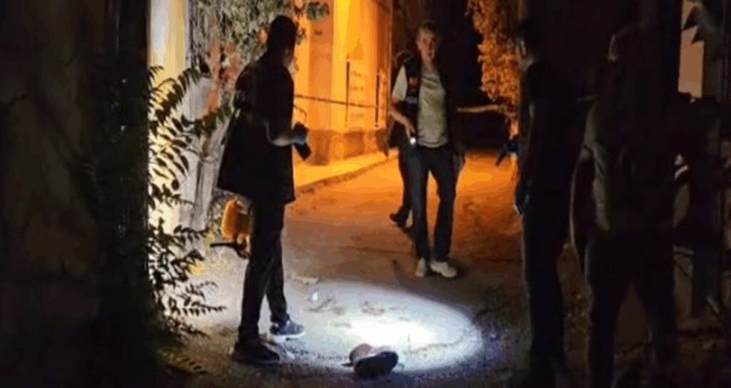 sokak ortasinda dehset pompali tufekle vurdular By3GTF2m