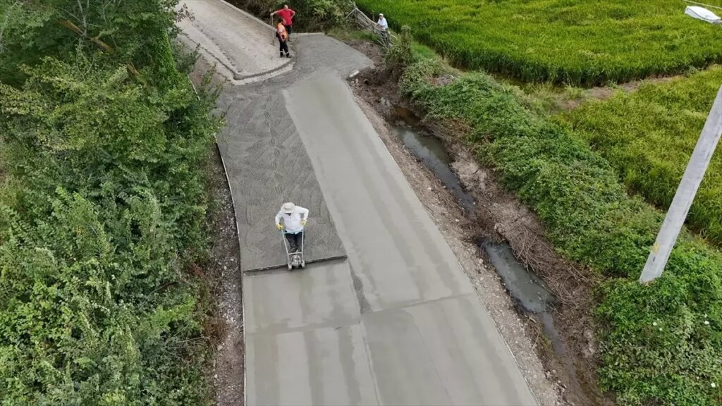 bafrada beton santrali ile yol yapim calismalari hizlandi 748EXK2D