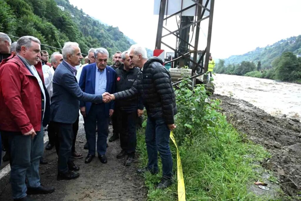 bakan uraloglu rizede sel calismalarini inceledi stfhx2KO