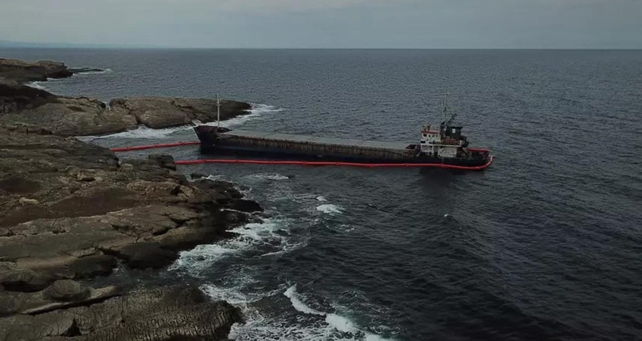 dev kuru yuk gemisi karaya oturdu ZCrV3WAh