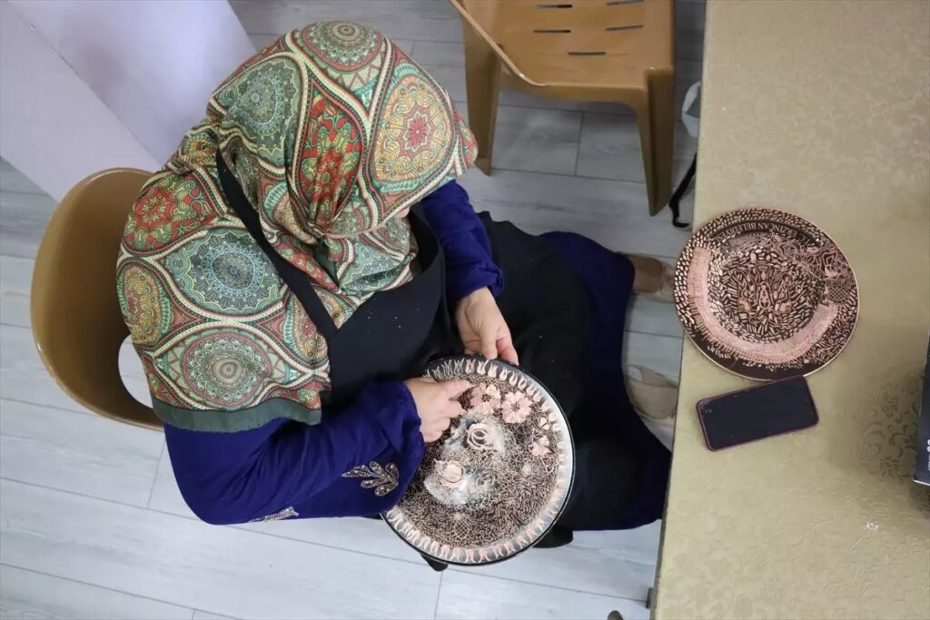 erzincanda kadinlar bakir islemeciligini yasatiyor rEf2UWKf