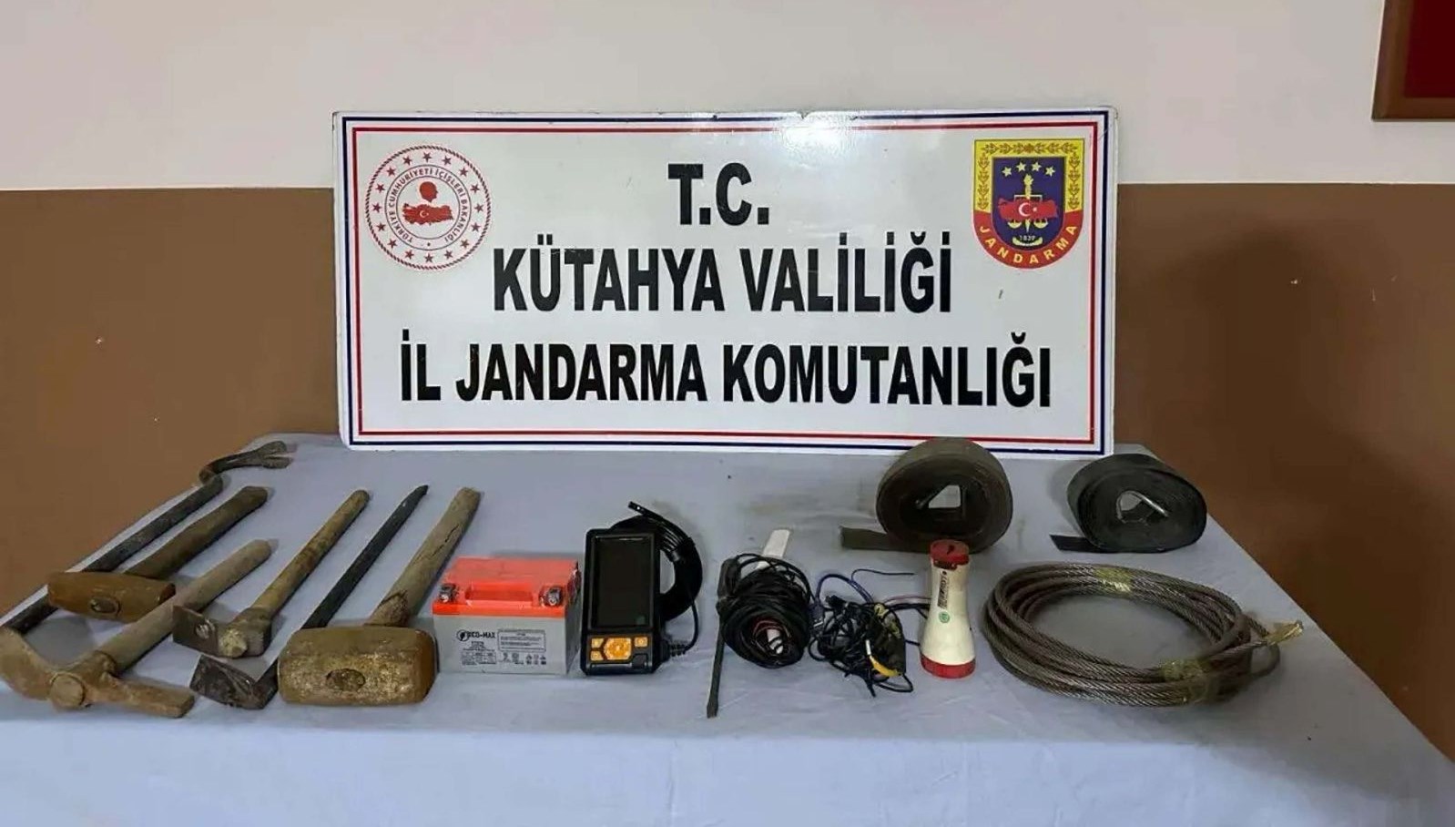 kutahyada kacak tarihi eser kazisi 6 supheli gozaltina alindi ArIc6T1n