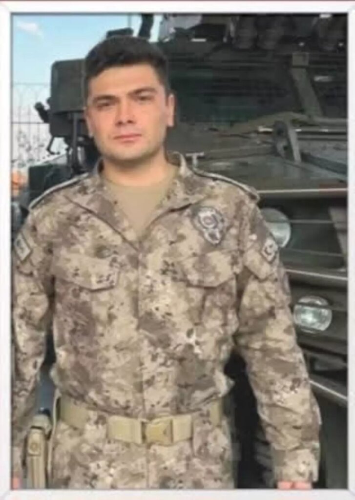 ozel harekat polisi mustafa karapinarin sehit olan babasi da ozel harekat polisi cikti D5QANYnI