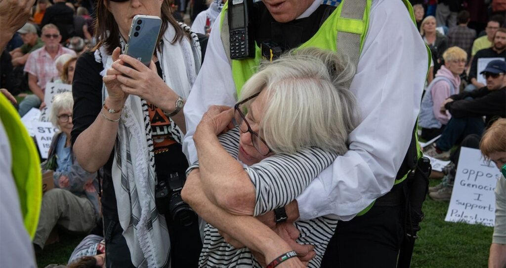 yasakli gruba destek gosterisinde 890 kisi gozaltina alindi jP2TBNvD