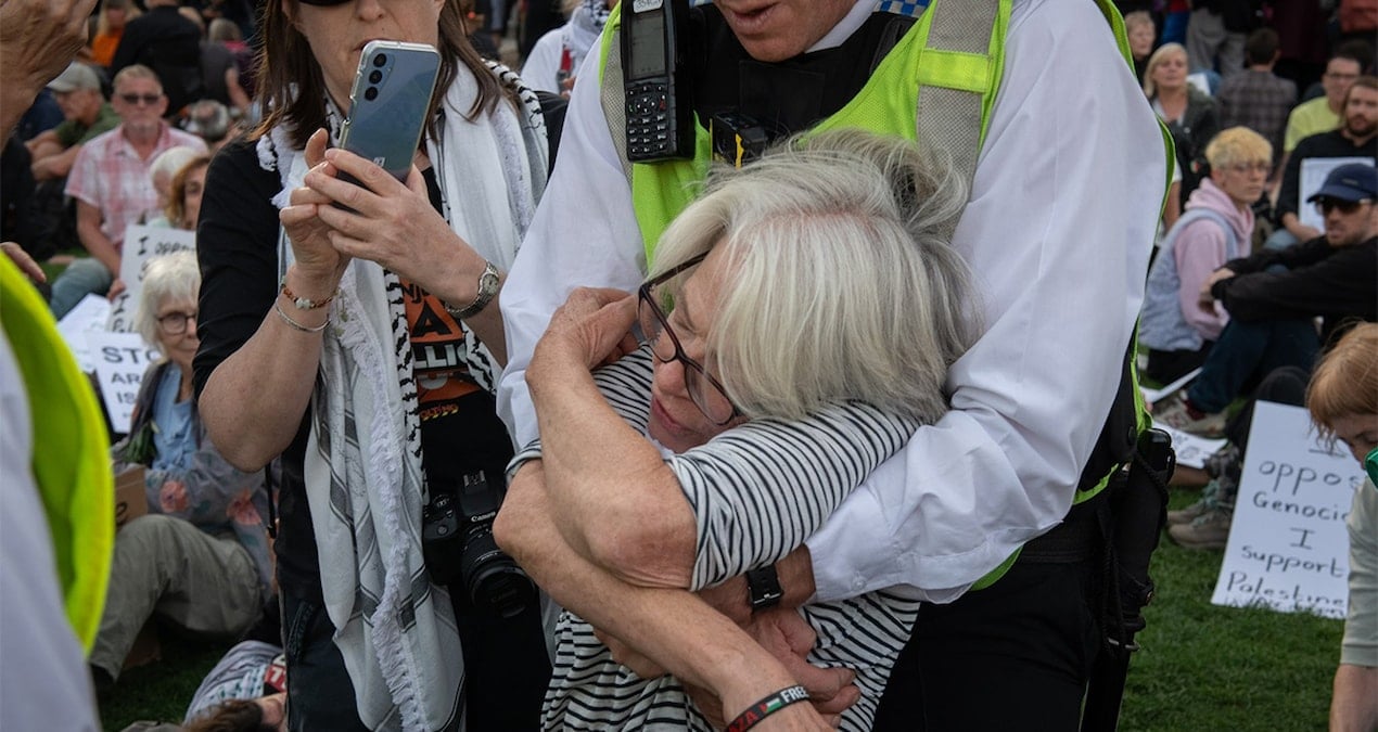 yasakli gruba destek gosterisinde 890 kisi gozaltina alindi jP2TBNvD