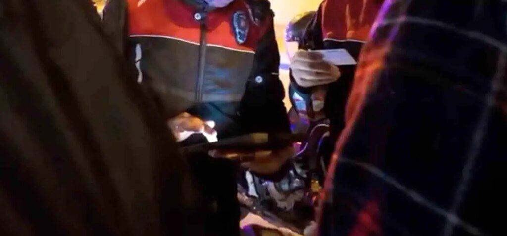 canakkalede polis denetimleri 30 sahis yakalandi narkotik ve silah ele gecirildi S2hDZHn1.jpg