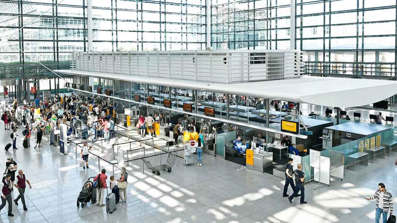 drone tehlikesi nedeniyle ucuslar askiya alinmisti munih havalimani faaliyete gecti 4rWKkKIt