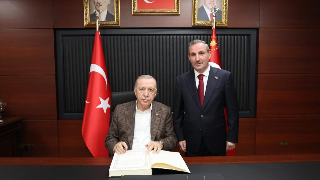 erdogandan sultanbeyli belediye baskani tombasa ziyaret 7SPvskIR