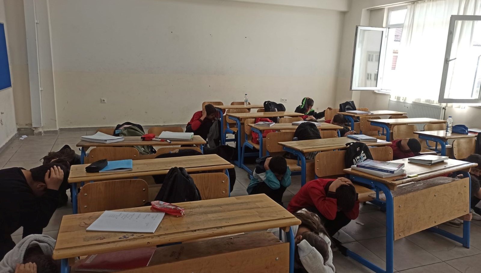 hakkaride okullarda tatbikat IizEK24T.jpg