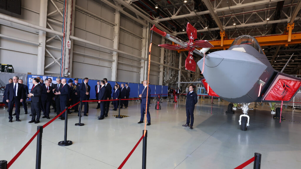 İngiltere Başbakanı Keir Starmer, TUSAŞ’ı ziyaret edip KAAN’ı inceledi