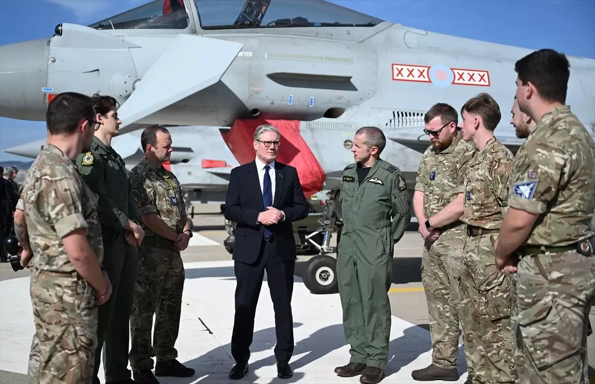 ingiltere basbakani starmer turkiyeye getirilen eurofighter typhoon ucaklarini inceledi kbzrVcyk.jpg