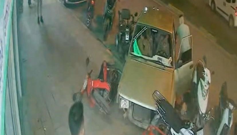 kaza yaptiklari araci birakip kactilar X9Mjnat9.jpg