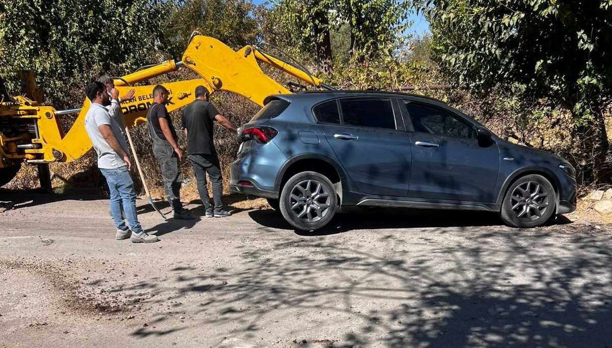 kurtalanda cukura dusen arac kepce yardimiyla cikartildi JDUSOUfI
