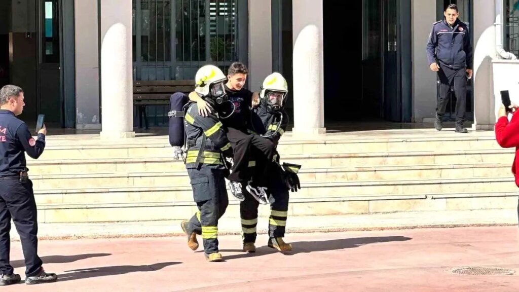mugla fen lisesinde kapsamli deprem tatbikati gerceklestirildi L2jlmE1n.jpg