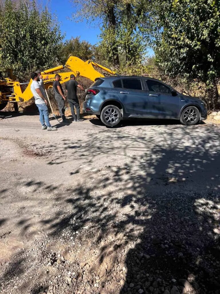 Siirt’te Otomobil Çukura Düştü, Yaralı Yok