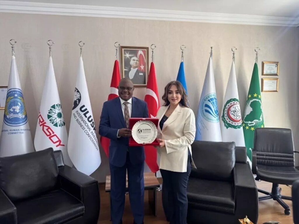 zambiya buyukelcisi uluskonu ziyaret etti kPSCTFz5