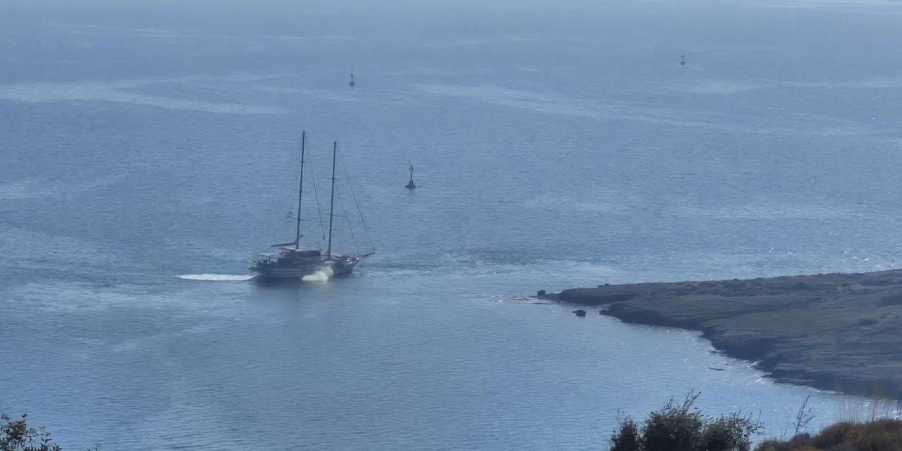 41 metre uzunlugundaki yelkenli karaya oturdu rzDEpCaR.jpg