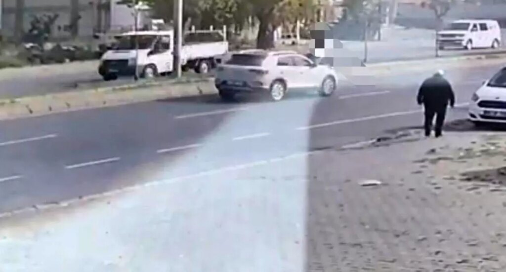 karsidan karsiya gecerken otomobilin carptigi lise ogrencisi hayatini kaybetti V2PajxK3.jpg