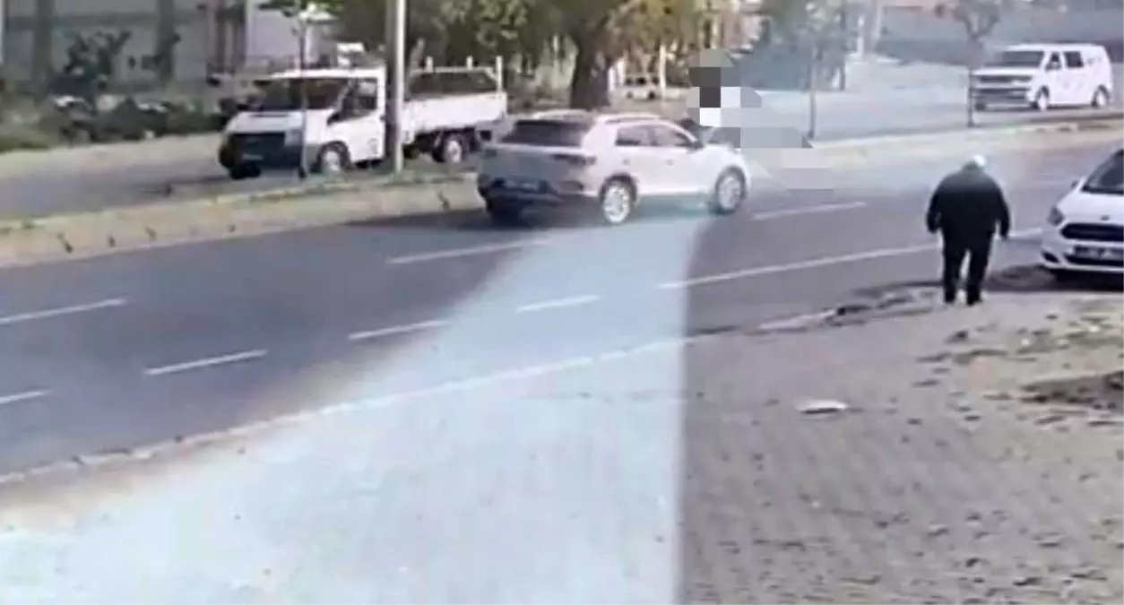 karsidan karsiya gecerken otomobilin carptigi lise ogrencisi hayatini kaybetti V2PajxK3.jpg