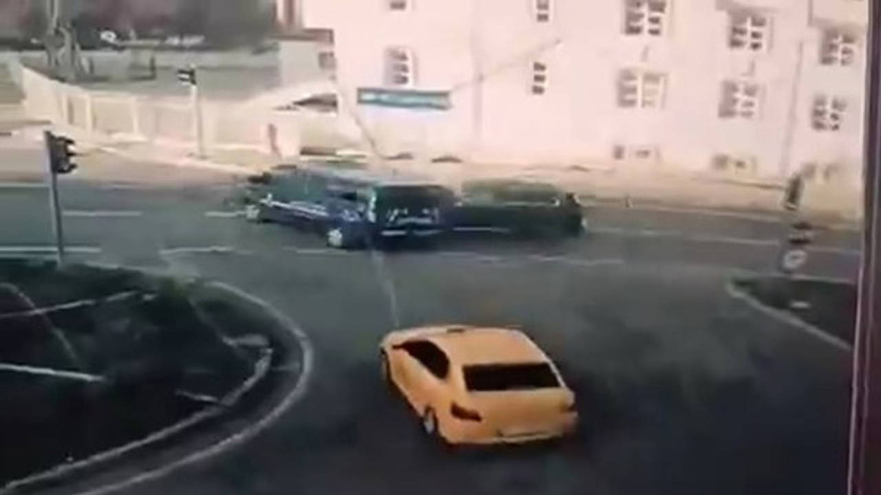 makam araci jandarma minibusune carpti 2 asker yaralandi MvjGTmvn.jpg