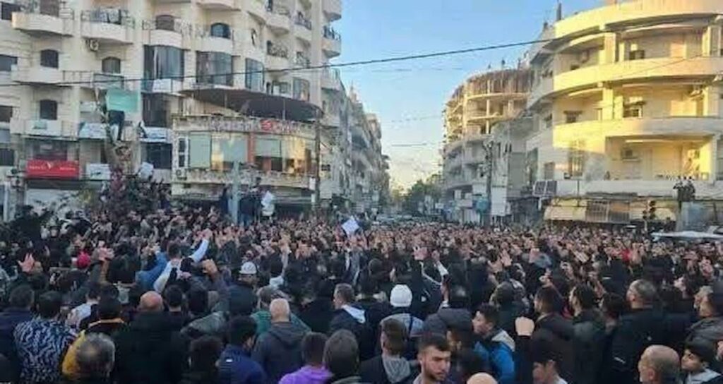 Suriye’de karışıklık çıktı: Halk sokağa döküldü, kavgalar başladı