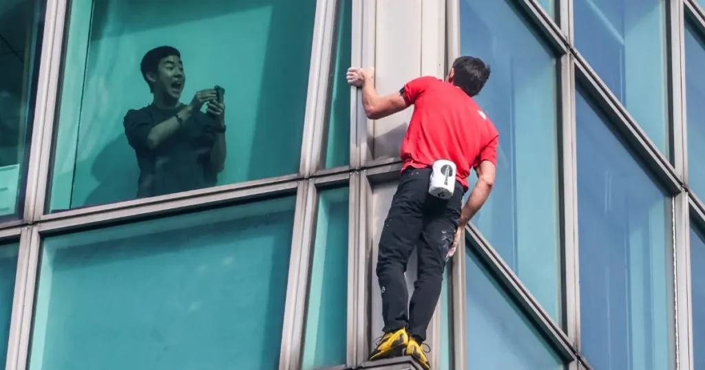 508 metrelik gökdelene ipsiz tırmandı | NTV Haber