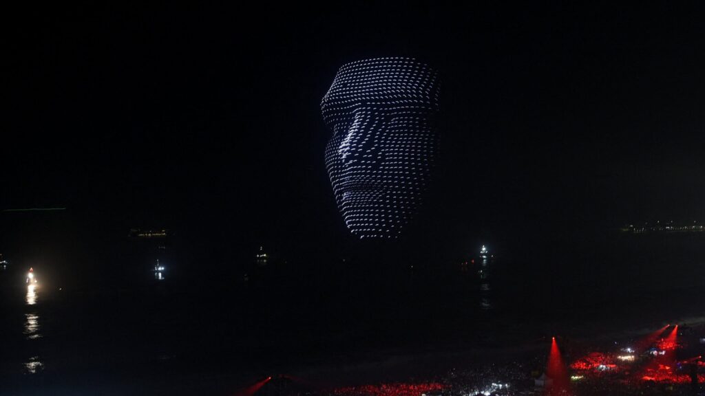 Karadağ’daki yılbaşı gösterisinde yaklaşık 600 dron yere düştü