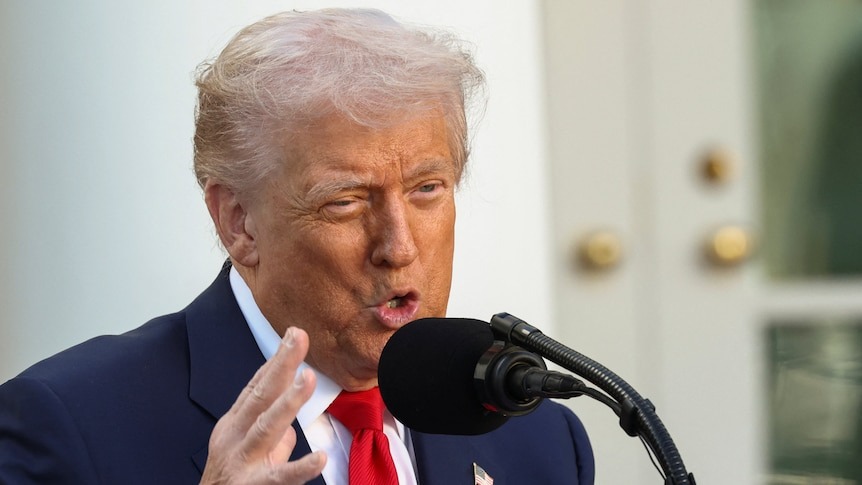 Trump’tan İran açıklaması. “Silahlarımız hazır ve ateş etmeye hazırız”