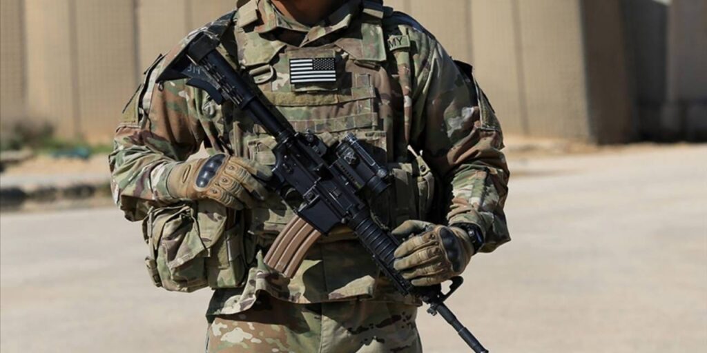 hurmuze-giderken-beklenmedik-saldiri-abd-askerini-maymun-yaraladi-5iKkQ2yt