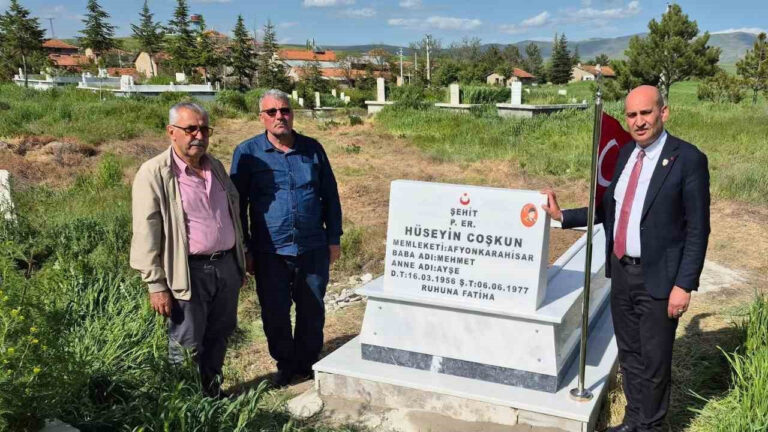 afyonkarahisarda-49-yil-sonra-gelen-vefa-sehit-huseyin-coskunun-mezari-yenilendi-rfX5TDCL