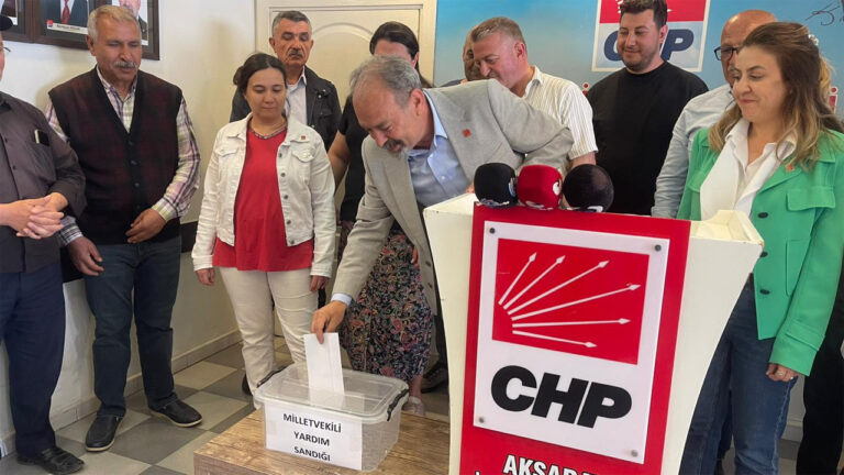 akpli-vekil-icin-yardim-sandigi-puW99kFn