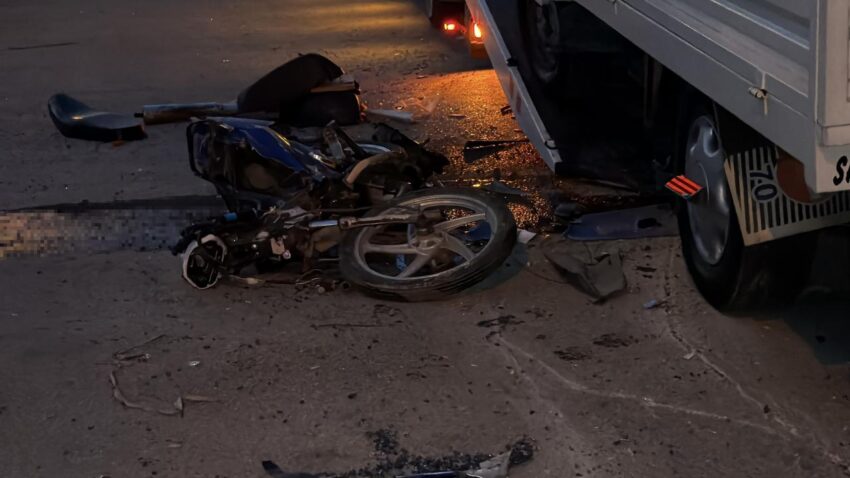 Boluda feci kaza motosiklet ile kamyonet carpisti 1 olu 1 yarali O2C5RmuQ